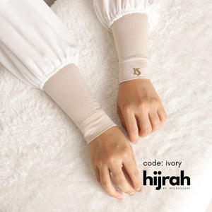HIJRAH HANDSOCKS BY NYLEASCARF