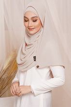 Load image into Gallery viewer, Sadia Shawl By Radiusite

