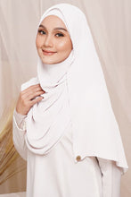 Load image into Gallery viewer, Sadia Shawl By Radiusite
