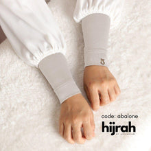 Load image into Gallery viewer, HIJRAH HANDSOCKS BY NYLEASCARF
