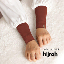 Load image into Gallery viewer, HIJRAH HANDSOCKS BY NYLEASCARF
