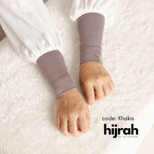 Load image into Gallery viewer, HIJRAH HANDSOCKS BY NYLEASCARF
