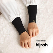 Load image into Gallery viewer, HIJRAH HANDSOCKS BY NYLEASCARF
