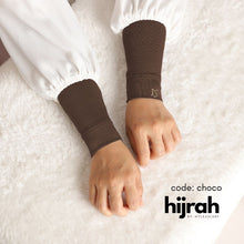 Load image into Gallery viewer, HIJRAH HANDSOCKS BY NYLEASCARF
