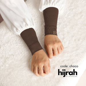 HIJRAH HANDSOCKS BY NYLEASCARF