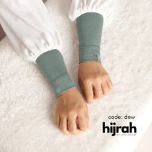Load image into Gallery viewer, HIJRAH HANDSOCKS BY NYLEASCARF

