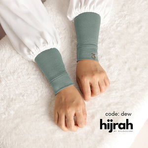 HIJRAH HANDSOCKS BY NYLEASCARF