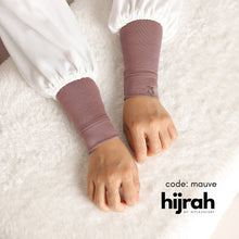Load image into Gallery viewer, HIJRAH HANDSOCKS BY NYLEASCARF
