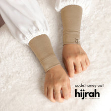 Load image into Gallery viewer, HIJRAH HANDSOCKS BY NYLEASCARF
